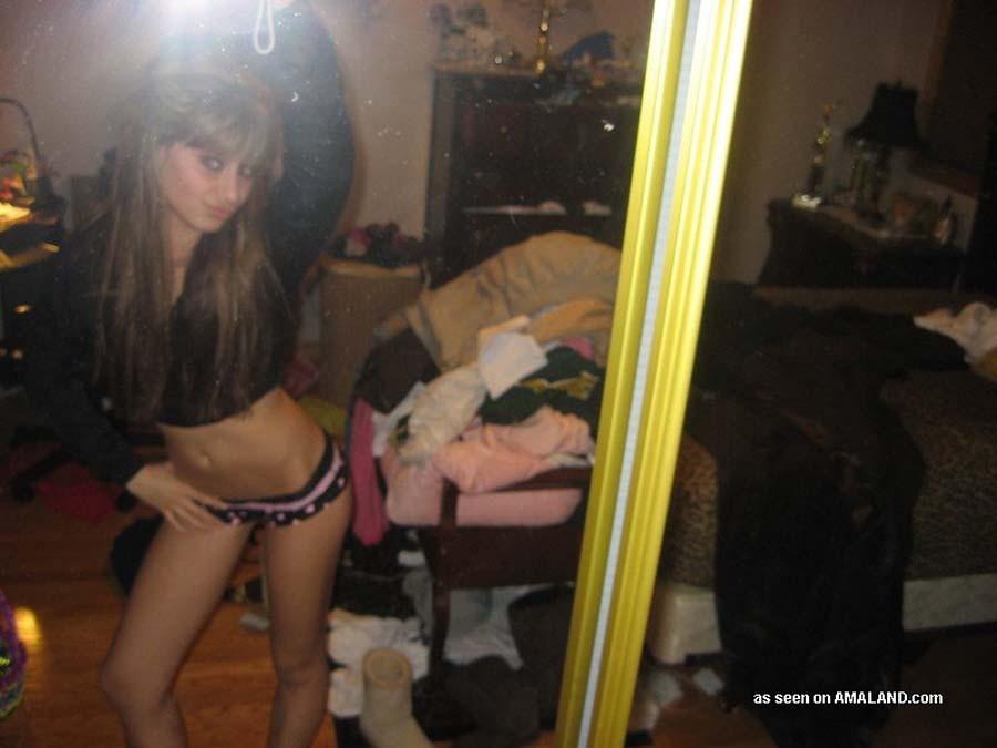 Picture collection of an amateur Latina hottie cam Images 274547