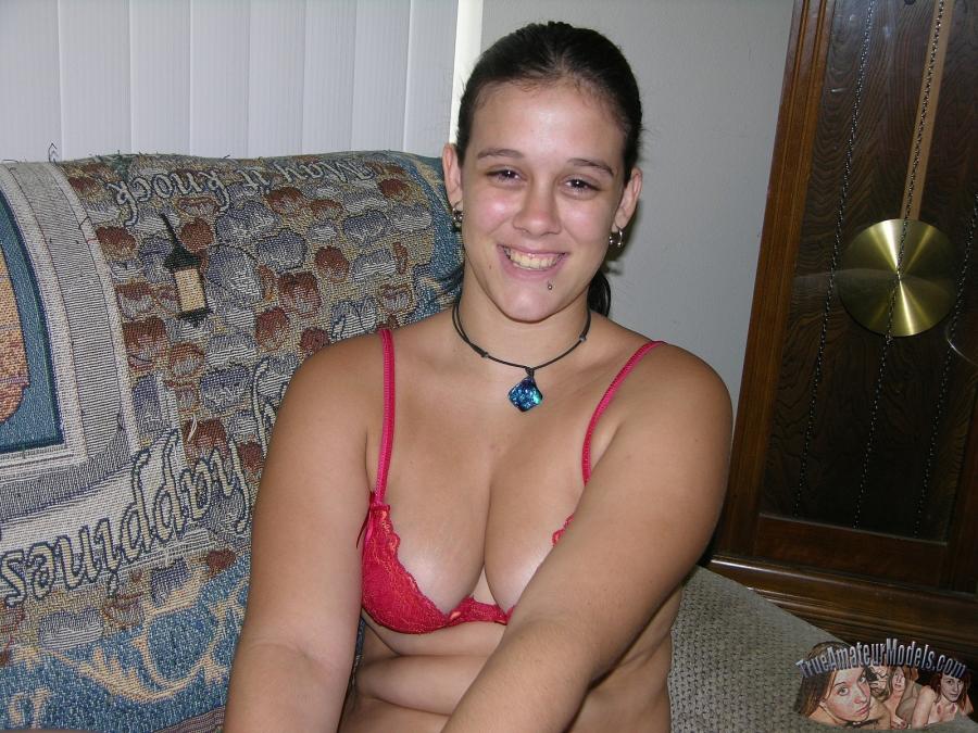 Latina Bikini Teen Modeing Nude And Spreading Her Images 249185
