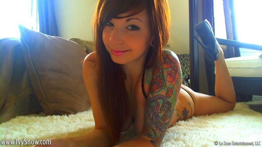 Ivy Snow Gorgeous tattooed girl exposes her amazing curves Images 175562